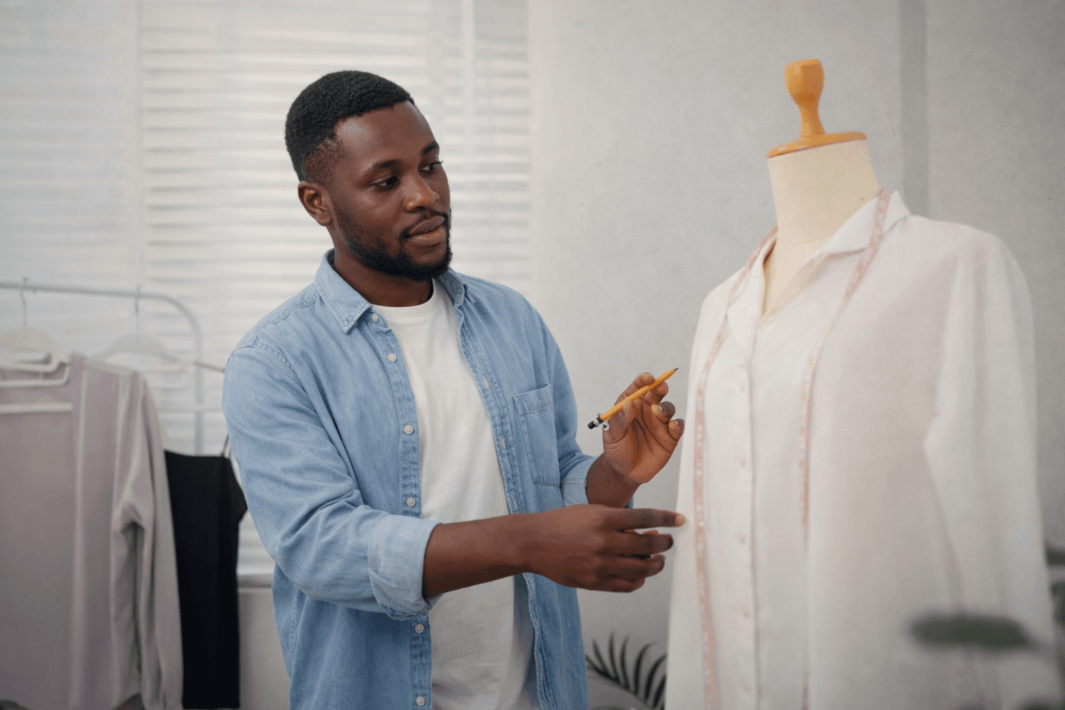 Custom Fashion vs Ready-to-Wear